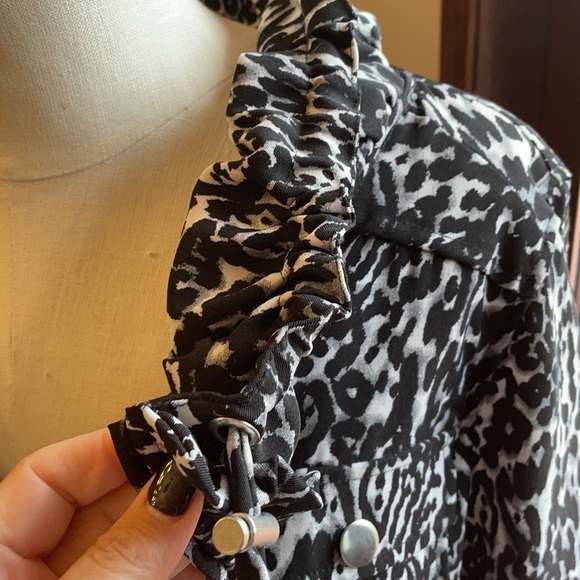 Berek women’s zip up light jacket animal print draw string collar ruffled zipper - Picture 8 of 11